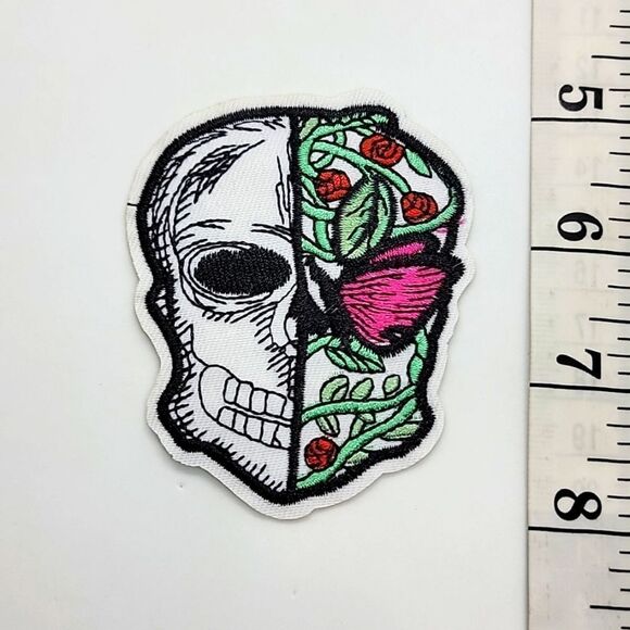 🎈5/$10🎈 PATCHES..CROC CHARMS.. Skull.. - Picture 1 of 1